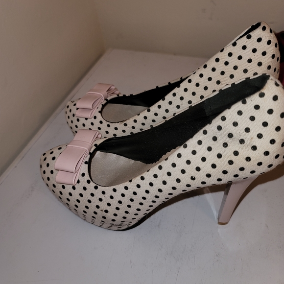 High heels - Picture 4 of 4